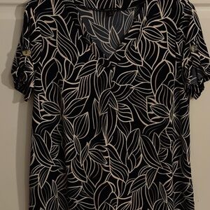 Sami & Jo•‎ embroidered blue white tee detail small